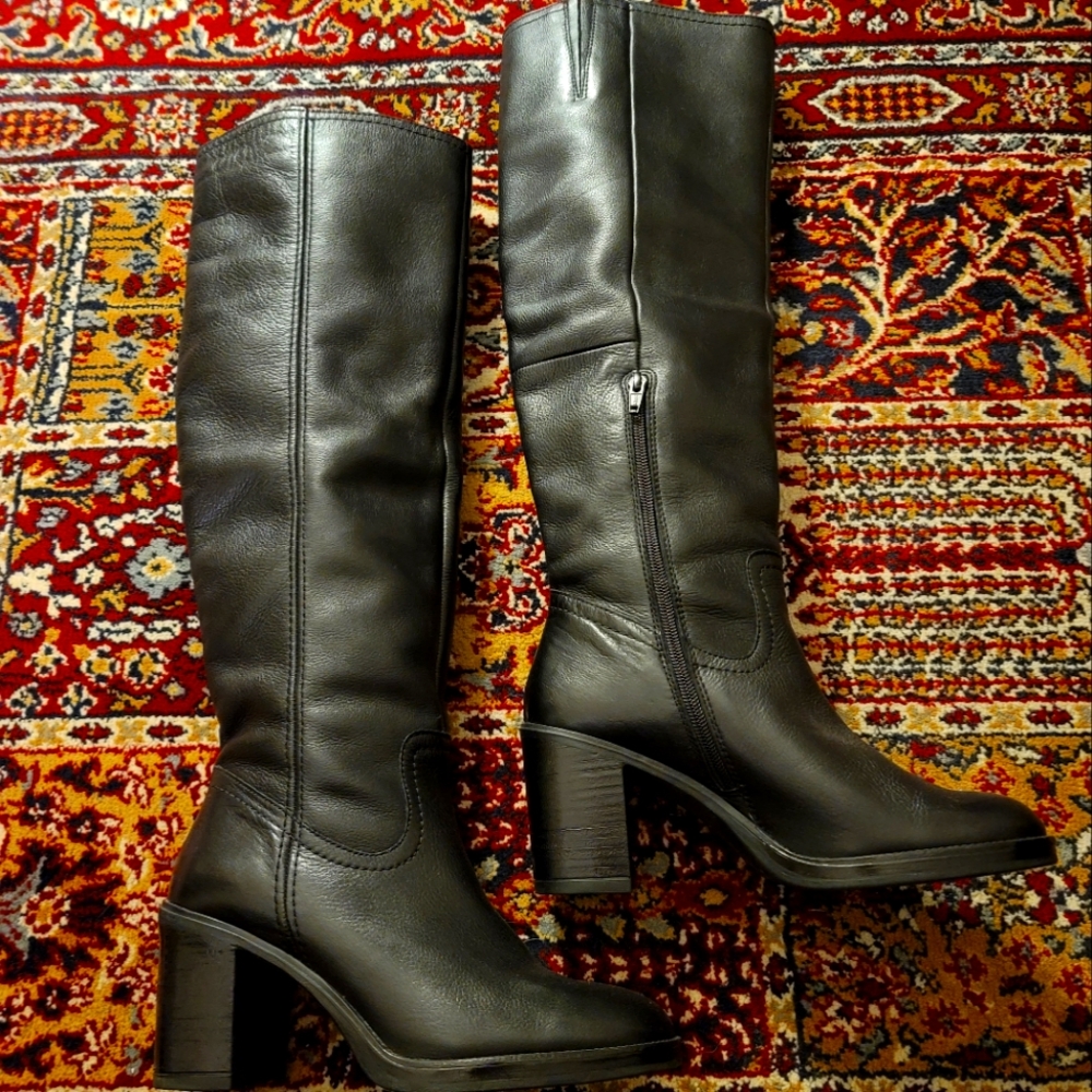Steve Madden knee high boots size 9